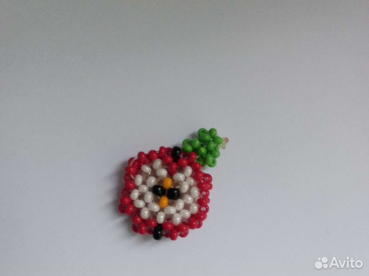 Брелок яблоко из бисера