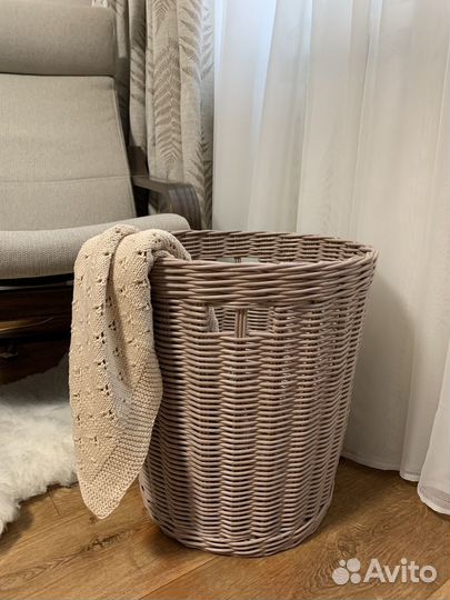 Плетеная корзина из бумажной лозы