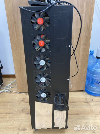 Вентилируемый корпус для майнинг фермы, закрытый