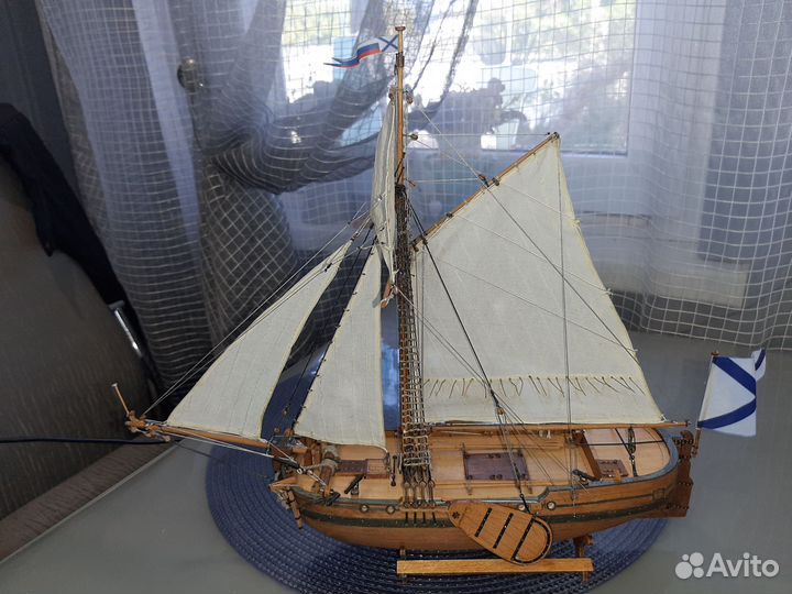 Модель деревянного парусника