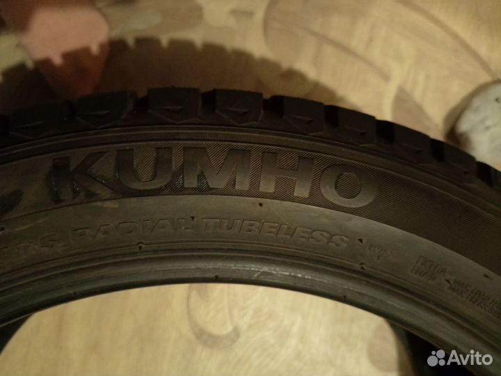 Kumho 722 235/45 R18