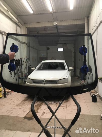 Лобовое стекло на Фольксваген Джетта