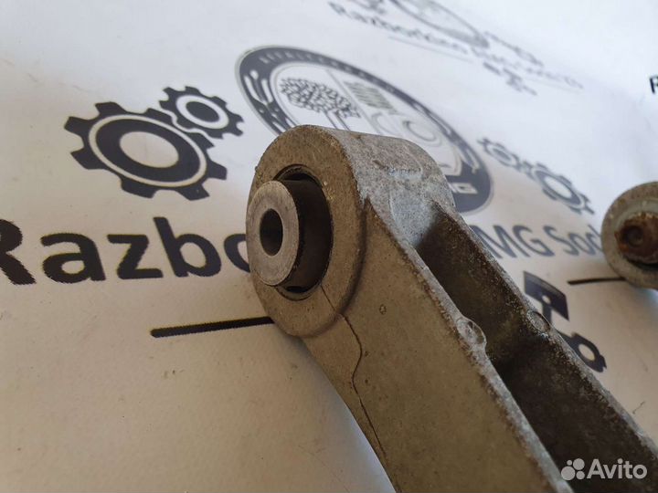 Рычаг задней подвески нижний Nissan Skyline V35