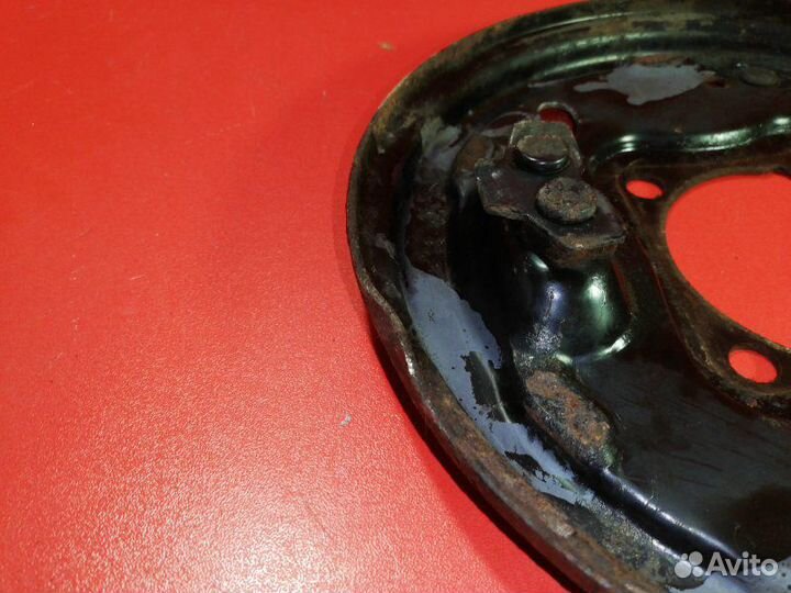 Тормозной щит задний левый Toyota Opa ACT10