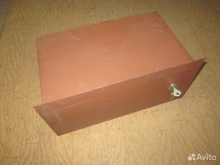 Сейф металлический