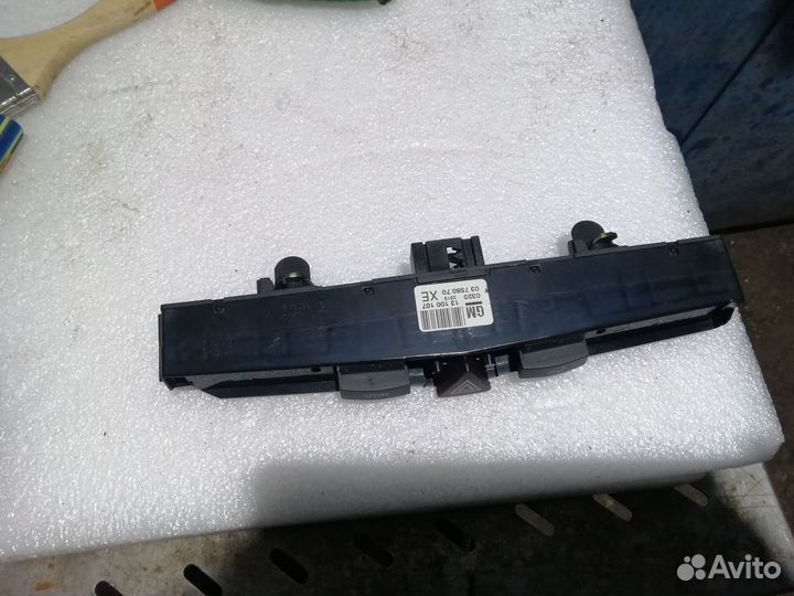 Кнопка аварийки Opel Astra H Zafira B