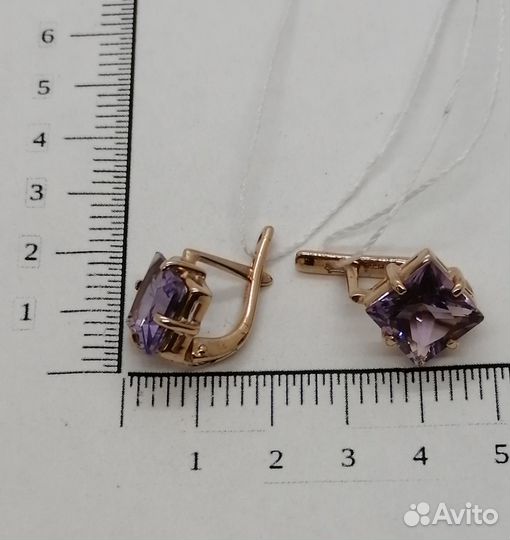 Золотые серьги с камнем
