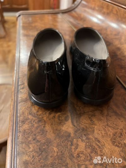 Туфли новые натуральный лак фирмы Экко 38 р