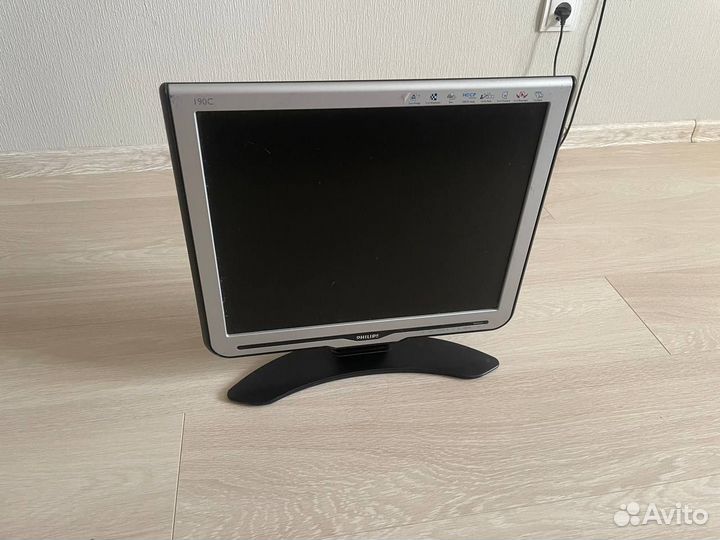 Монитор Philips 19