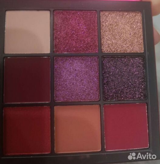 Палетка теней huda beauty