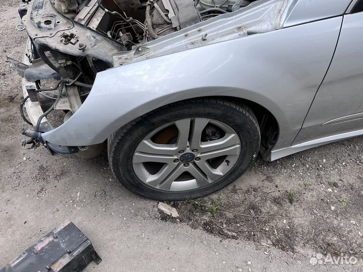 Крыло переднее левое правое Mercedes-Benz W251 R