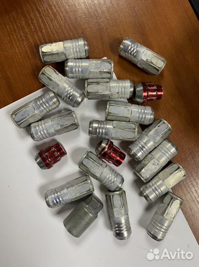 Гайки б/у м12х1.5 16+3 секретки и ключ