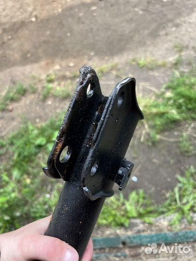 Продам комплект стоек KYB на subaru