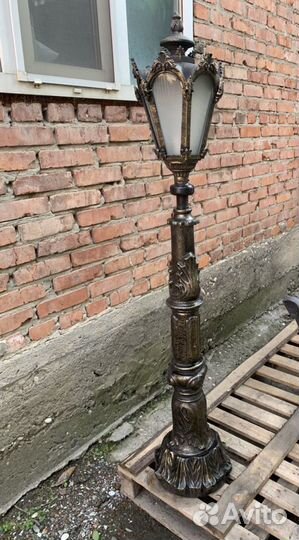 Уличный фонарь столб