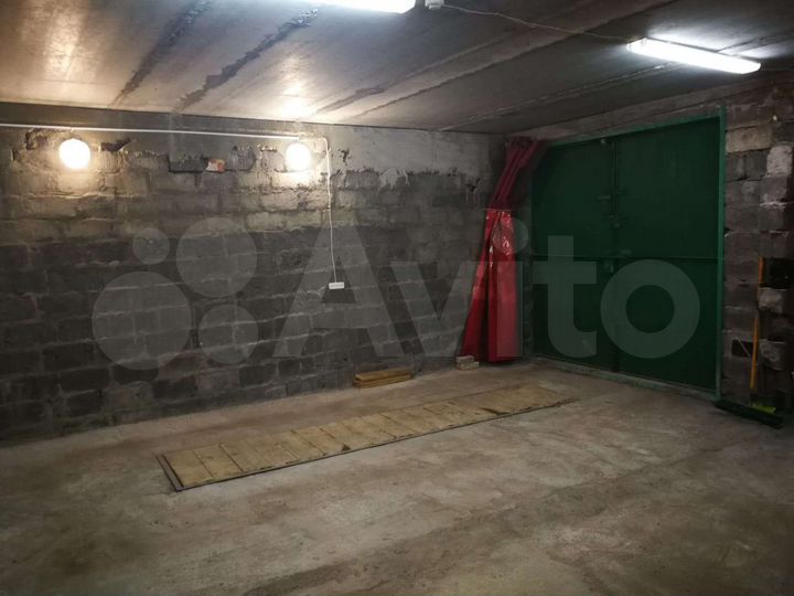 Гараж, > 30 м²