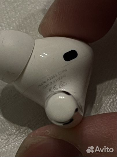 Правый наушник AirPods pro