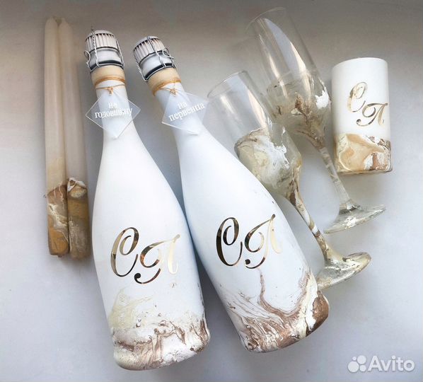 Свадебные бутылки, бокалы, свечи и казна