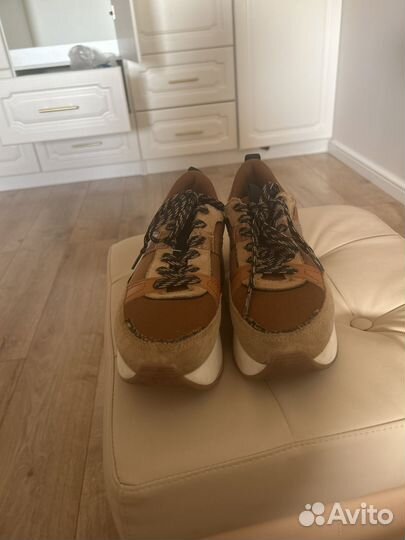 Кроссовки zara женские