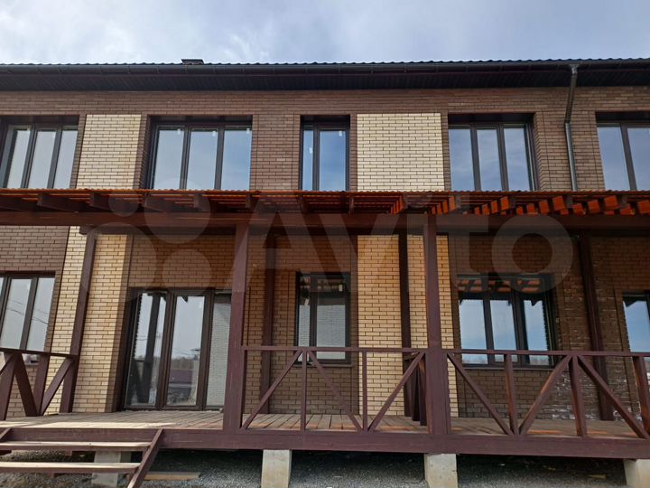 Дом 216 м² на участке 1,8 сот.