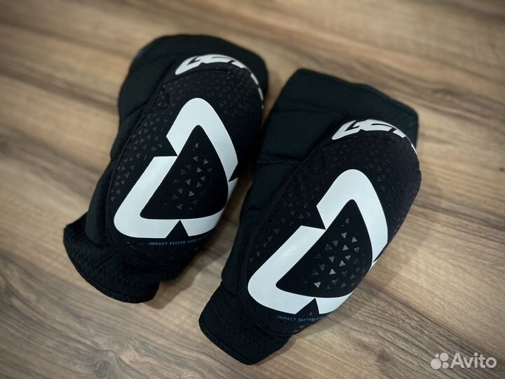 Leatt 3DF 5.0 Knee Guard Junior, Бело-черный