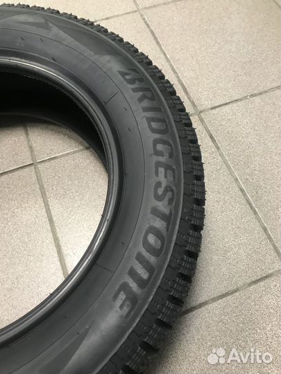 Bridgestone Blizzak Spike-02 205/55 R16 91T