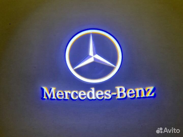 Подсветка окружения с проекцией логотипа Мерседес