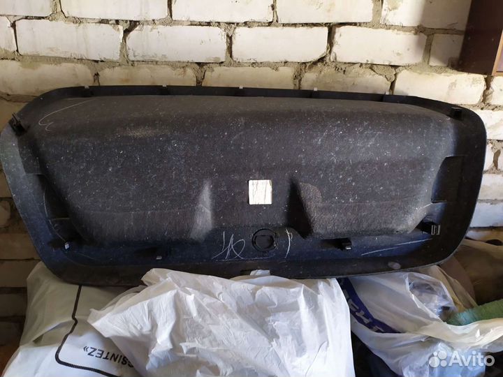 Обшивка крышки багажника