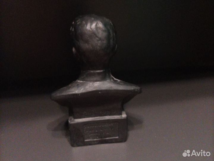 Бюст Сталина