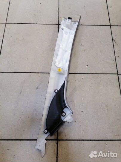 Накладка средней стойки внутренняя передняя левая