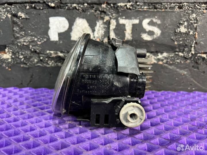 Фара противотуманная левая Toyota Harrier