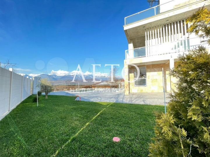 Коттедж 420 м² на участке 9 сот.