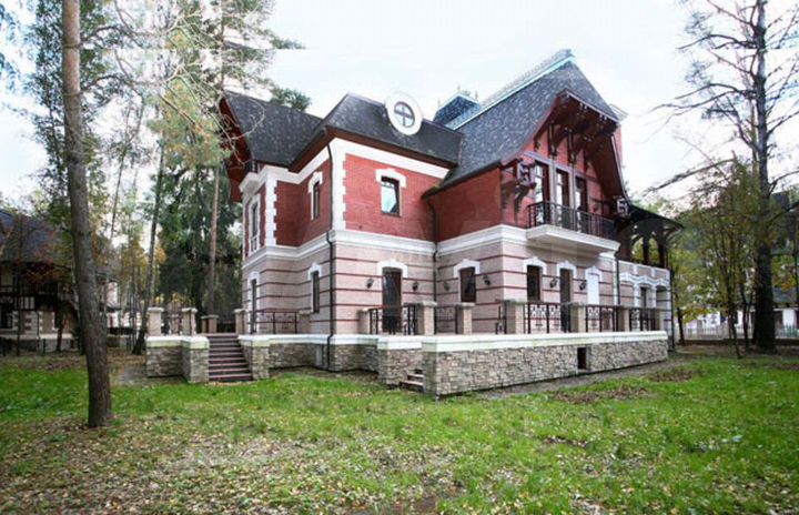 Дом 702 м² на участке 24 сот.