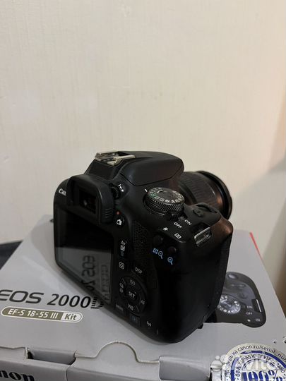 Canon eos 2000d