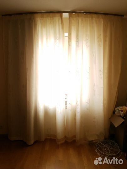 Карниз потолочный с небольшим радиусом со шторами