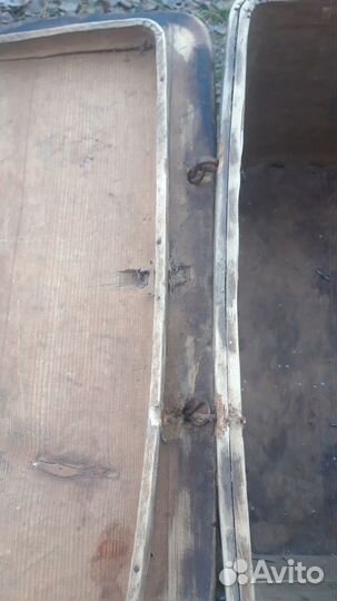 Деревянный старинный сундук