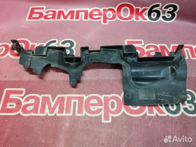 Дефлектор радиатора передний левый Audi A4