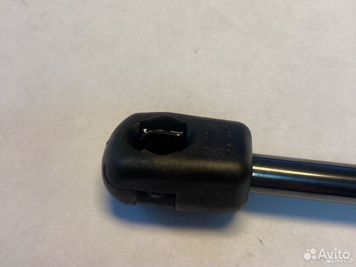 Амортизатор багажника hyundai santa FE