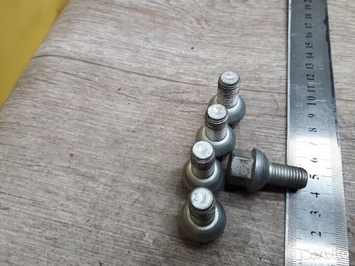 Болты колесные Mercedes-Benz