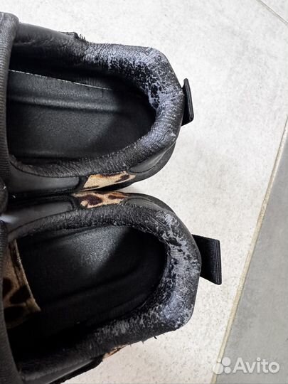 Кроссовки женские