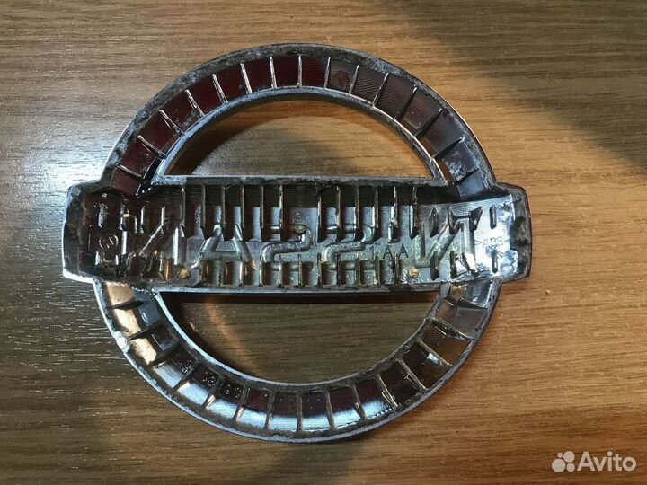 Эмблема на крышку багажника Nissan Murano