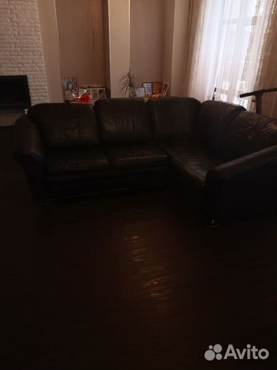 Кожаный угловой диван бу
