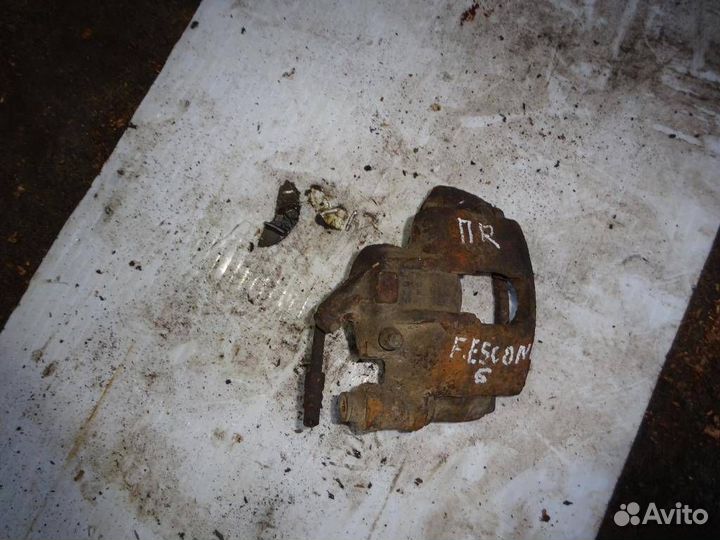 Суппорт передний правый Ford Escort/Orion 1995-20