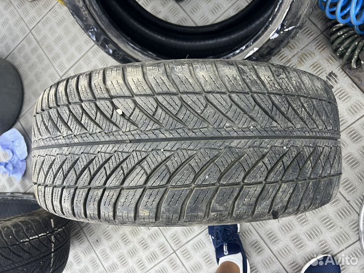 Goodyear UltraGrip 8 245/45 R19 102V