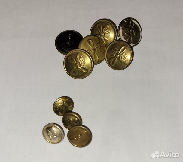 Погоны, пуговицы, знаки