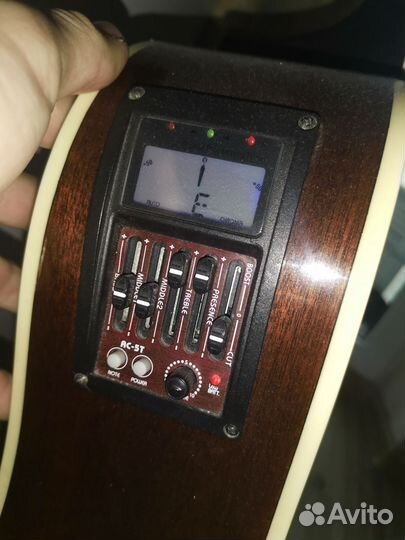 Электроакустическая 12-струнная гитара