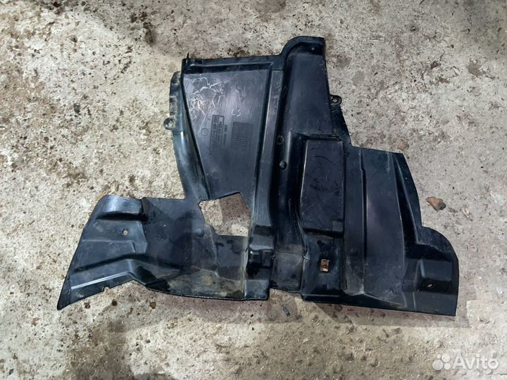 Кожух колесной ниши левый передний BMW E53 X5