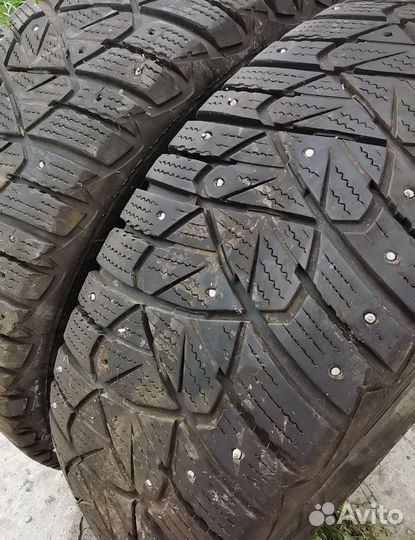 Goodyear Ultragrip 600 215/65 R16 98T