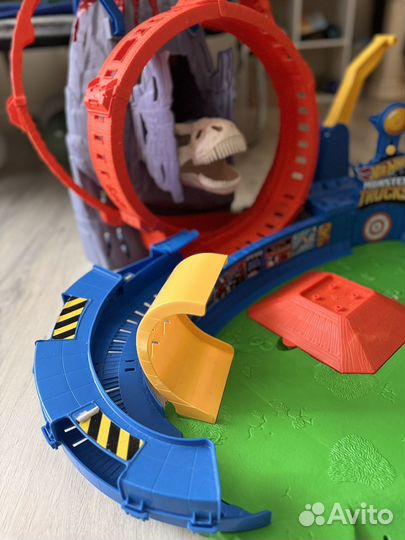 Гоночный трек Hot Wheels Вулкан Арена