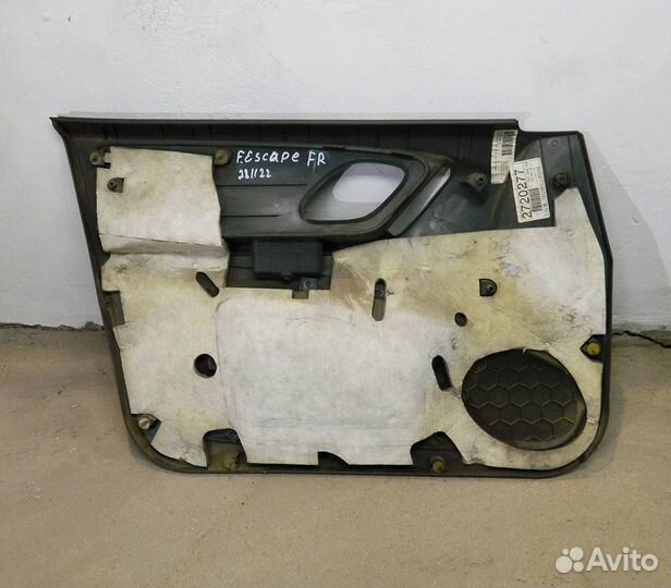 Обшивка двери передней правой Ford Escape 03г