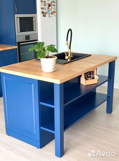 Кухня с барной стойкой островом